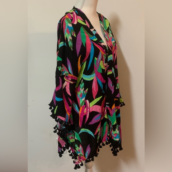 ..Trina Turk Cover up - Picture 3 of 7